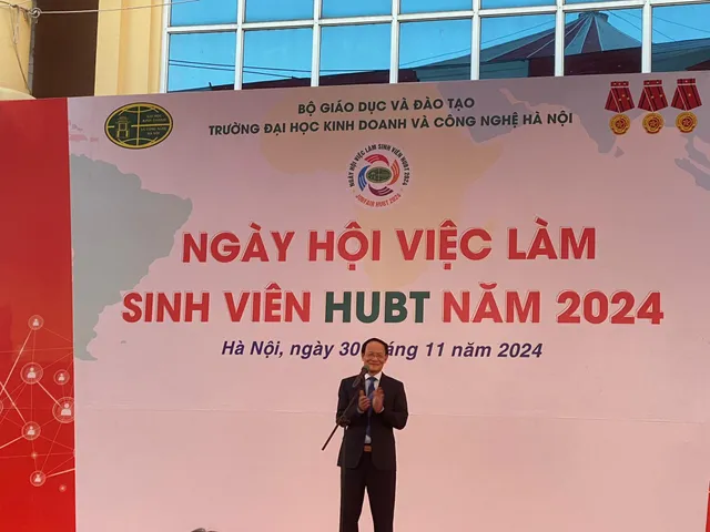 Ngày hội việc làm sinh viên HUBT năm 2024 thu hút 100 doanh nghiệp, 5.000 cơ hội việc làm - Ảnh 4.