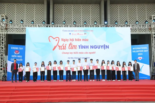 Ngày hội “Trái tim tình nguyện” 2024: Dự kiến tiếp nhận trên 2.500 đơn vị máu - Ảnh 4.