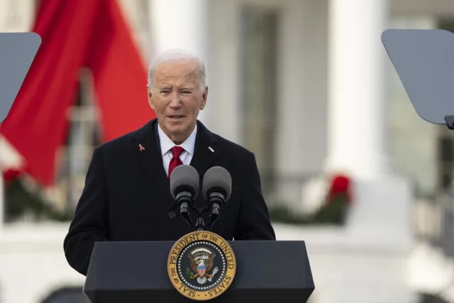 Đảo ngược lời hứa, Tổng thống Mỹ Joe Biden bất ngờ tuyên bố ân xá cho con trai - Ảnh 3.