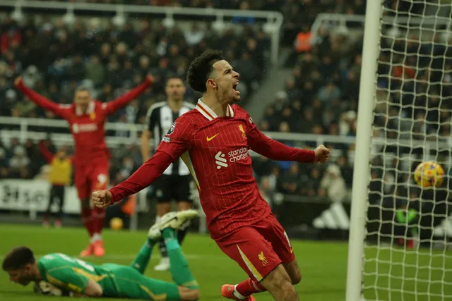 Newcastle hòa kịch tính với Liverpool - Ảnh 1.