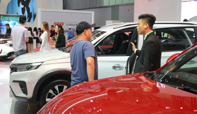 Nhiều mẫu ô tô tại Việt Nam tiếp tục được giảm lệ phí trước bạ