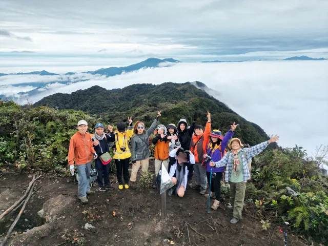 Theo chân trekker xuyên rừng lên đỉnh Sa Mu - Ảnh 14.