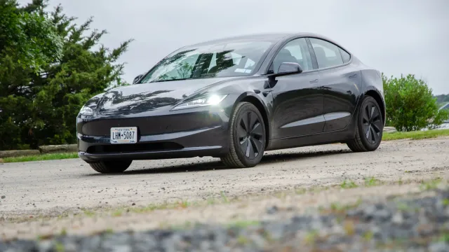 Tesla Model 3 phiên bản 2025: Cải tiến vượt trội về pin và công nghệ tự lái