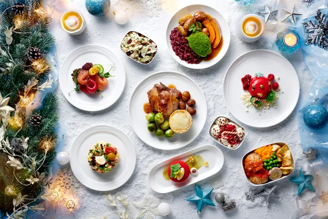 Emirates celebrates Christmas onboard and in lounges - Ảnh 3.
