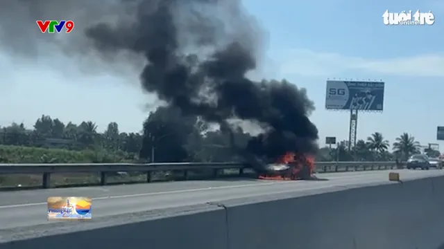 Ô tô 100 triệu vừa mua bốc cháy trên cao tốc