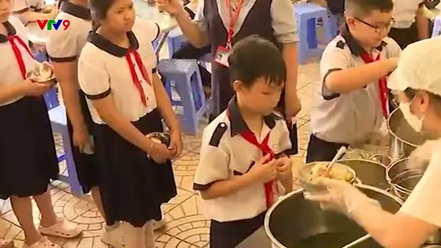Lần đầu tiên đánh giá bữa ăn bán trú hằng ngày của 100 trường qua phần mềm
