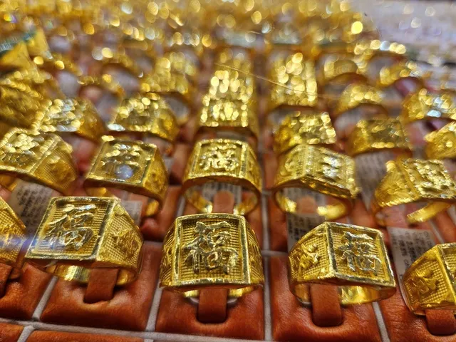 Giá vàng miếng SJC, vàng nhẫn diễn biến bất ngờ