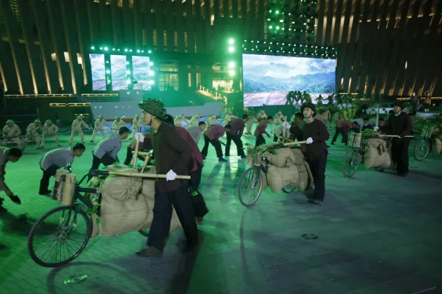 3,000 Artists, Performers, and Soldiers Rehearse for “The Historical Path” - Ảnh 8.