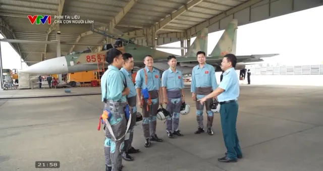 The Documentary Father and Son Soldiers: Honoring Generations of Sacrifice - Ảnh 3.