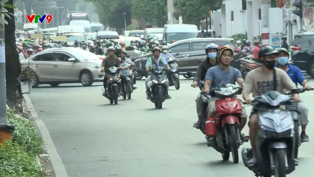 Kẹt xe vì không dám quẹo phải khi đèn đỏ tại Thành phố Hồ Chí Minh (NĐ168)