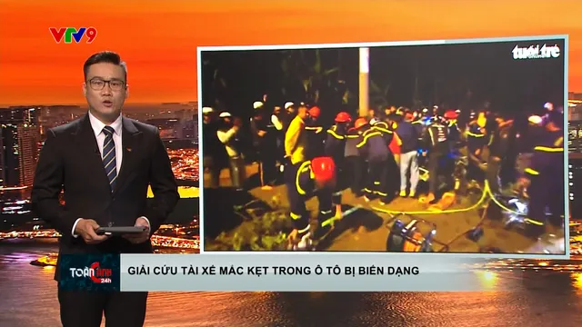 Cảnh sát dùng máy cắt thủy lực giải cứu tài xế mắc kẹt trong ô tô bị biến dạng