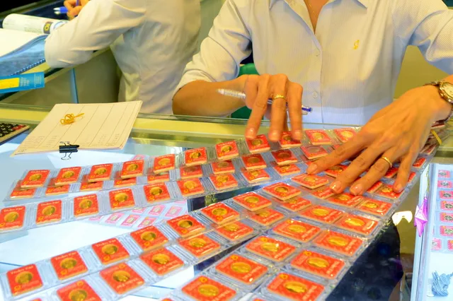 Giá vàng trong tuần biến động mạnh