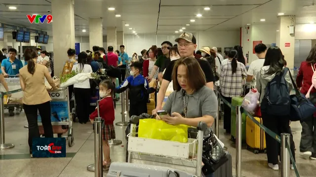 Cao điểm di chuyển đường hàng không cận Tết