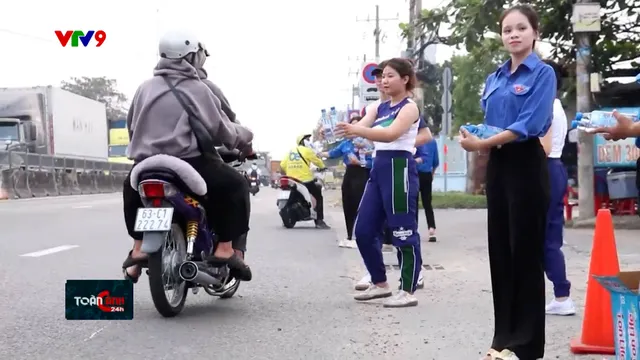 Trao “an toàn và niềm vui” cho người dân về quê đón Tết