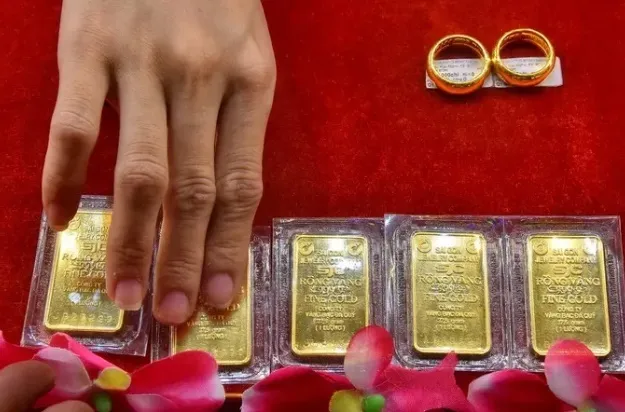 Giá vàng SJC tăng sốc mùng 3 Tết, lập kỷ lục mới theo đà thế giới
