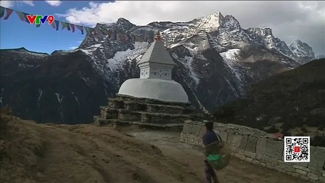 Nepal tăng phí leo núi Everest