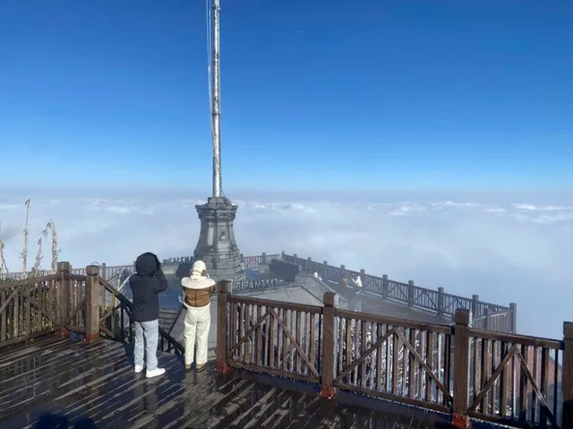 Mount. Fansipan coated in frost in first days of new year - Ảnh 2.