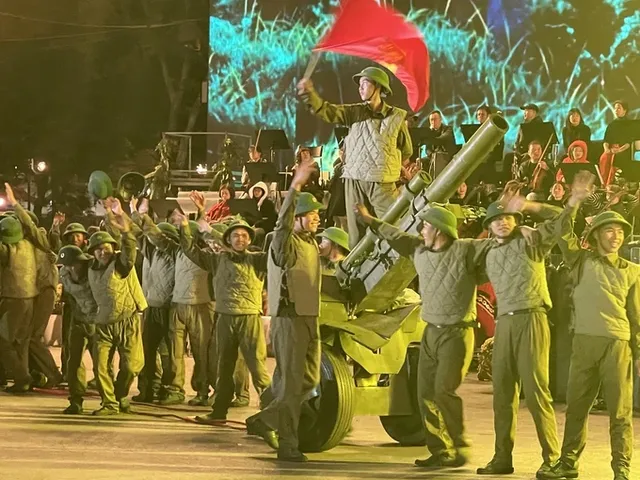 Live Broadcast of the Artistic Program “95 Years - The Guiding Light” (8:10 PM, VTV1) - Ảnh 1.