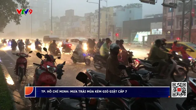 TP. Hồ Chí Minh: Mưa trái mùa lan ra nhiều nơi kèm gió giật cấp 7