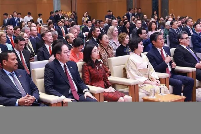 PM welcomes diplomatic corps to Lunar New Year banquet - Ảnh 1.