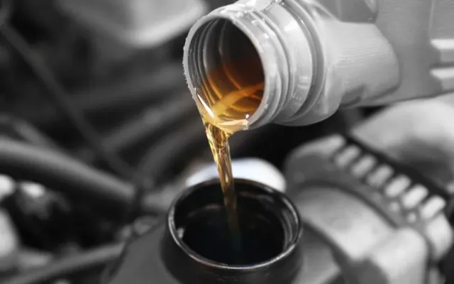 Giá xăng dầu 16/2: Dầu thế giới tiếp tục giảm