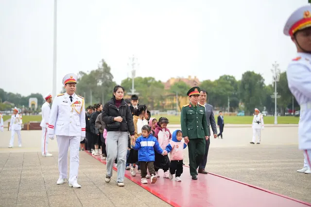 Kind Deeds Bus Trip Tet 2025: 22 Lang Nu Children  Enjoy Spring in Hanoi - Ảnh 3.