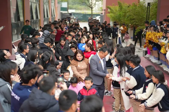 Kind Deeds Bus Trip Tet 2025: 22 Lang Nu Children  Enjoy Spring in Hanoi - Ảnh 5.