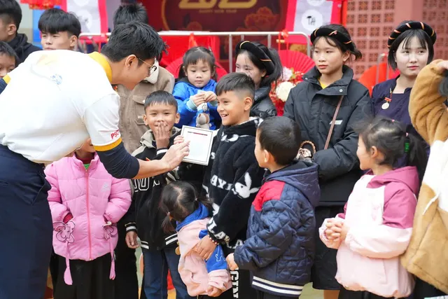 Kind Deeds Bus Trip Tet 2025: 22 Lang Nu Children  Enjoy Spring in Hanoi - Ảnh 8.