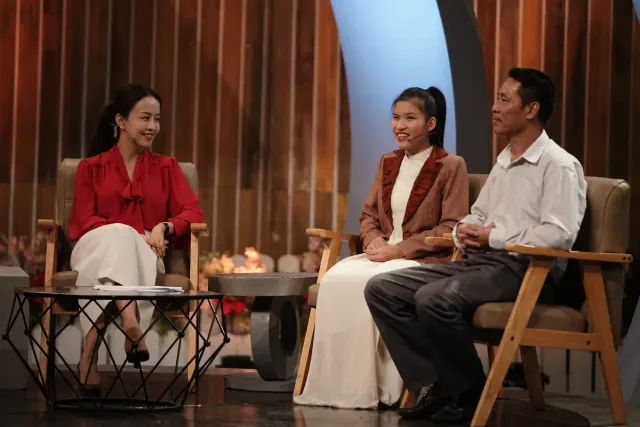 Station of Love: Blind Girl Shines with Passion for Music - Ảnh 1.