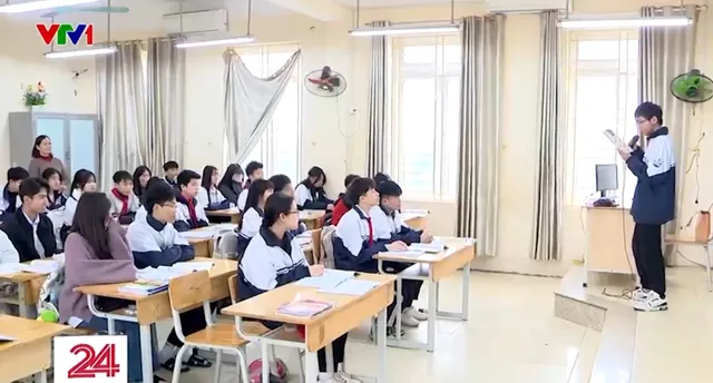 Thêm “phiên bản số” cho sách giáo khoa: Học sinh được lợi gì? - Ảnh 1.