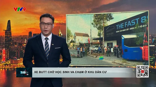 Xe buýt chở học sinh trường chuyên va chạm ở khu dân cư, nhiều người bị thương