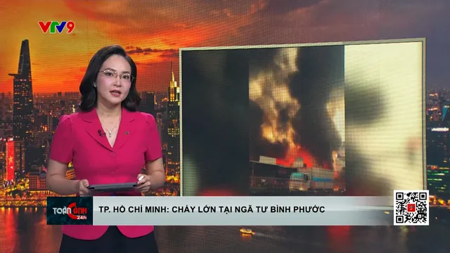 Mỹ: Xe buýt chở học sinh bốc cháy dữ dội trên đường