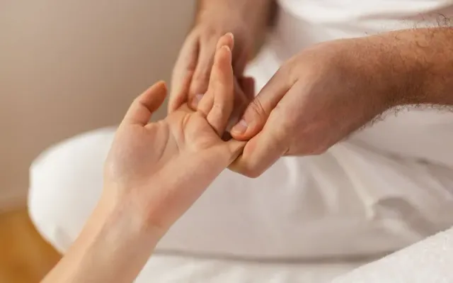 Dấu hiệu cảnh báo ung thư phổi qua ngón tay