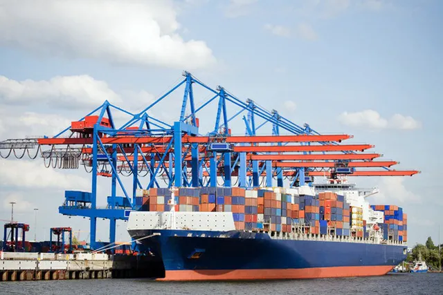 Ngành vận tải biển toàn cầu chao đảo trước áp lực thuế quan từ Mỹ