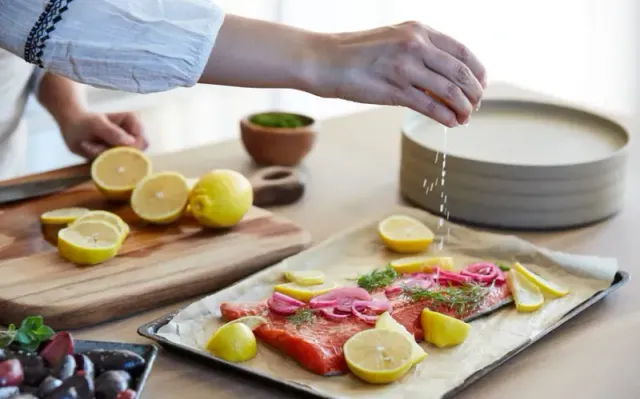 Dinh dưỡng sau tuổi 40: Ăn gì để có sức khoẻ tốt?