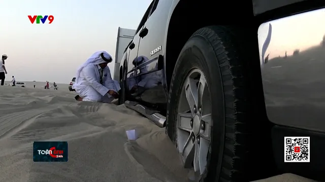Cứu hộ xe ở sa mạc Qatar