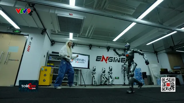 Robot hình người nhảy theo phim 'Tuyệt đỉnh kungfu'