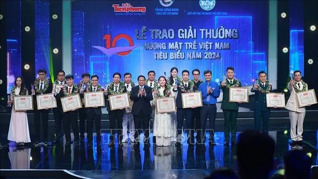 PM urges youth to make more efforts to advance nation to new era - Ảnh 1.