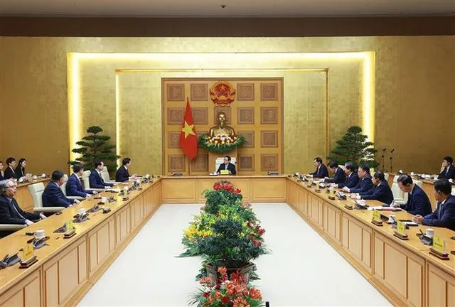 PM expects stronger ties between Vietnamese educational institutions, Tsinghua University - Ảnh 1.