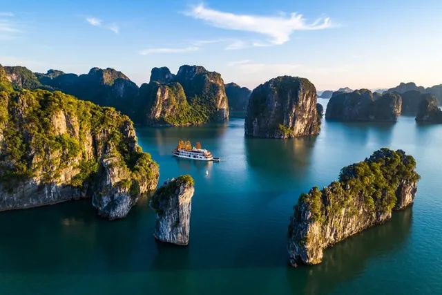 Vietnam’s scenic landscapes attract Hollywood filmmakers - Ảnh 1.