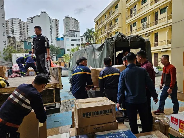 Vietnam sends 26 police officers to Myanmar for earthquake relief efforts - Ảnh 1.