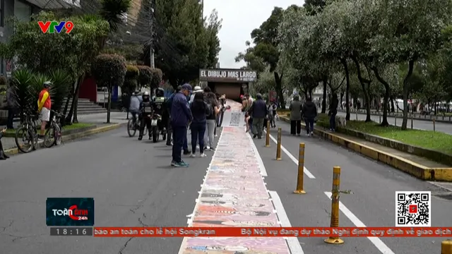 Ecuador: Tranh vẽ trên cuộn giấy dài hơn 3km