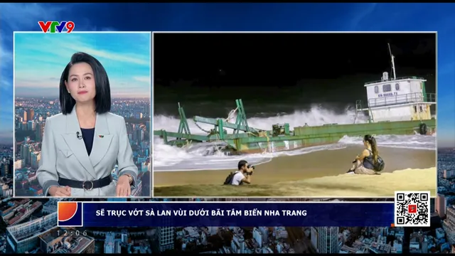 Lên phương án trục vớt sà lan vùi dưới bãi tắm Nha Trang