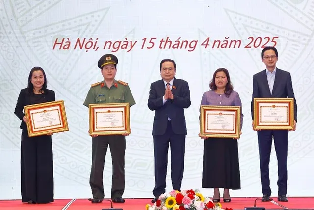 Top legislator attends meeting reviewing organisation of APF events - Ảnh 1.