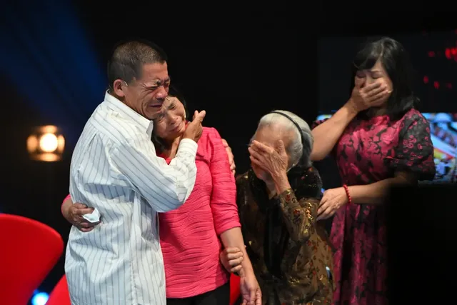 As If There Were No Separation: Miracles of Reunion - Ảnh 1.