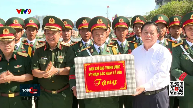 Trưởng ban Tuyên giáo và Dân vận Trung Ương động viên lực lượng tham gia diễu binh