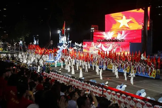 Grand parade marking 50th reunification anniversary undergoes preliminary state-level rehearsal - Ảnh 1.