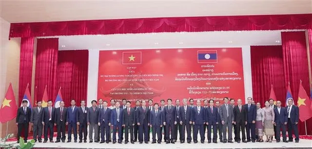 Public security ministries of Vietnam, Laos strengthen all-round cooperation - Ảnh 1.