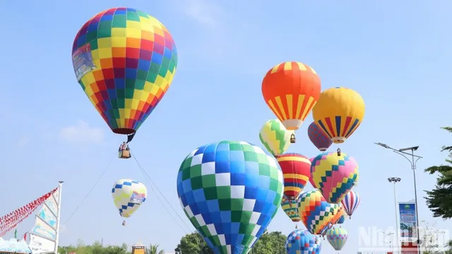 Dong Nai launches Hot Air Balloon Festival and investment promotion event - Ảnh 9.