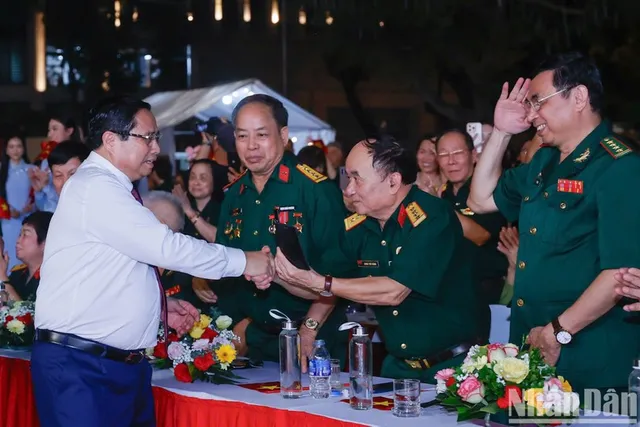 Leaders attend live-broadcast programme celebrating Spring 1975 Victory - Ảnh 1.